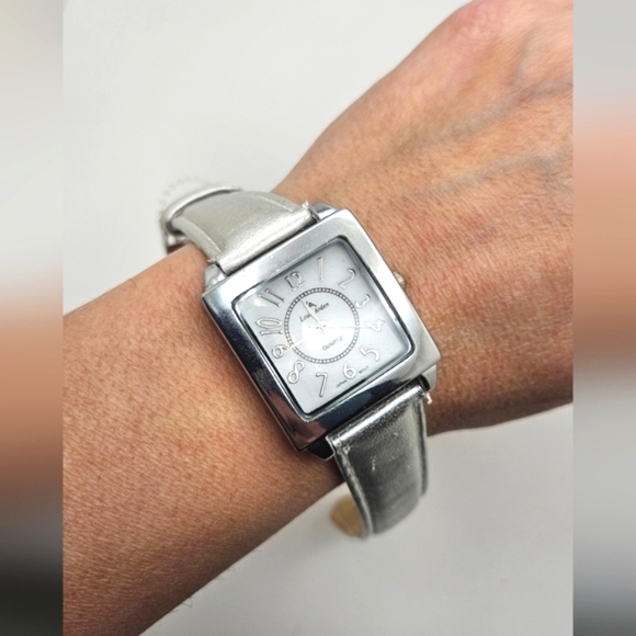 ๐ข3/$19๐ข LOUIS ARDEN PARIS Designer Watch Untested - Picture 1 of 4